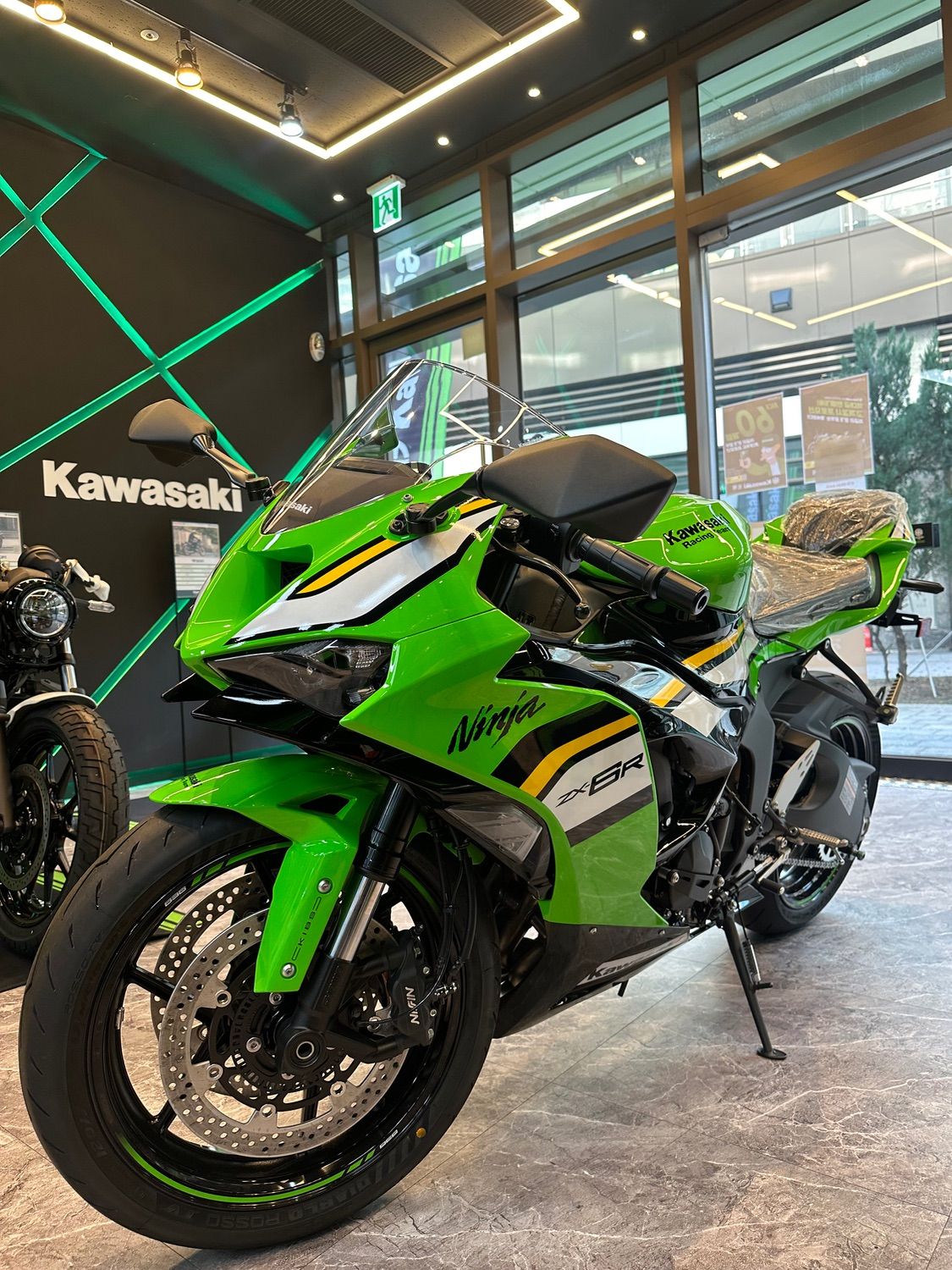 가와사키 닌자 ZX-6R 2025 그린 사진 3