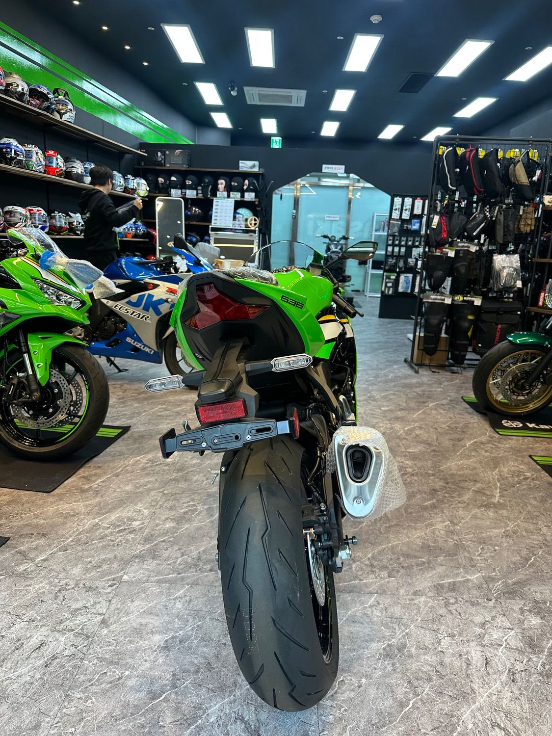 가와사키 닌자 ZX-6R 2025 그린 사진 4