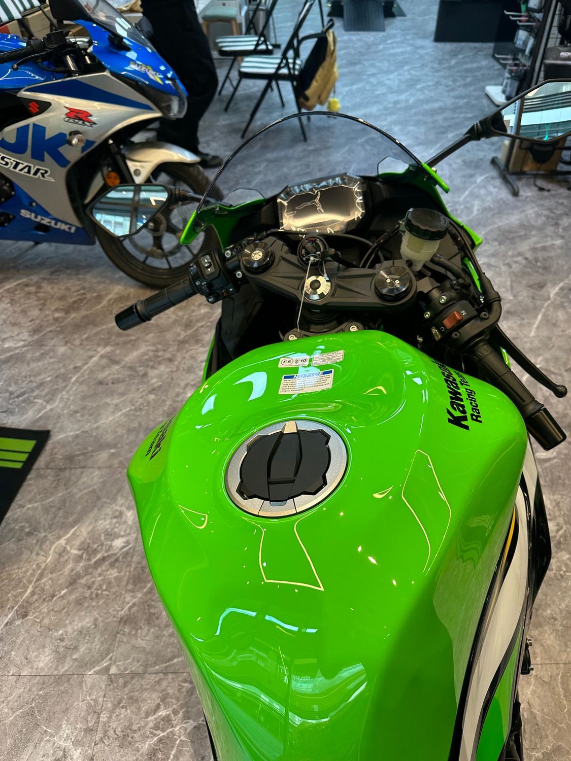 가와사키 닌자 ZX-6R 2025 그린 사진 5