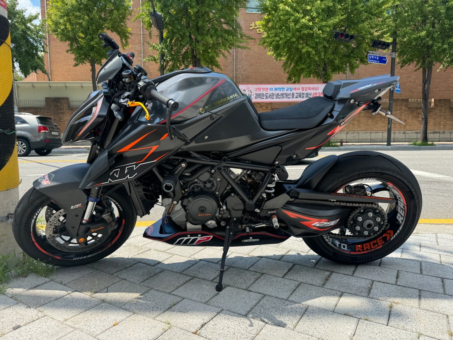KTM 1290 슈퍼듀크 GT 2023 블랙 사진 1