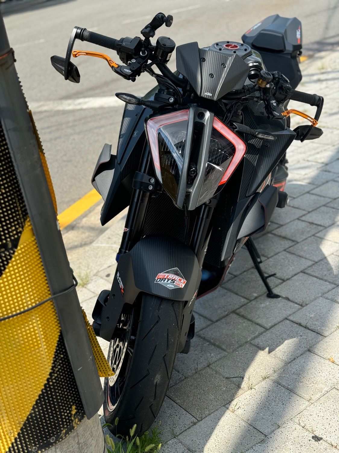 KTM 1290 슈퍼듀크 GT 2023 블랙 사진 3