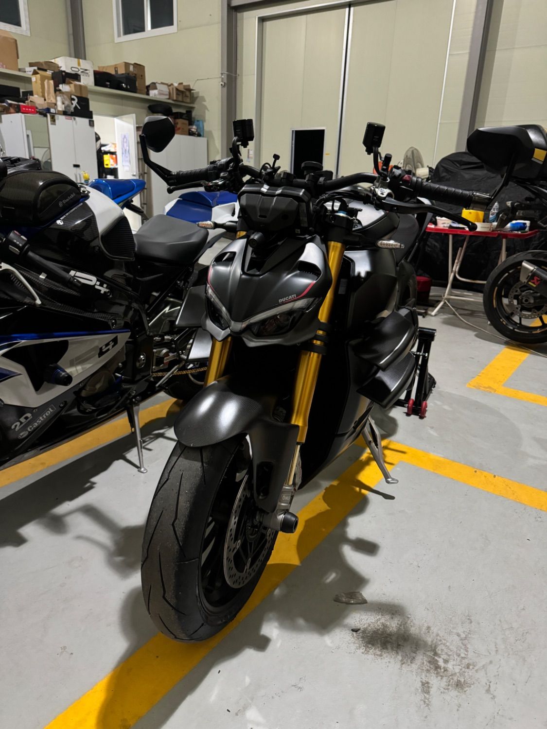 두카티 스트리트파이터 V4 S thumb 2