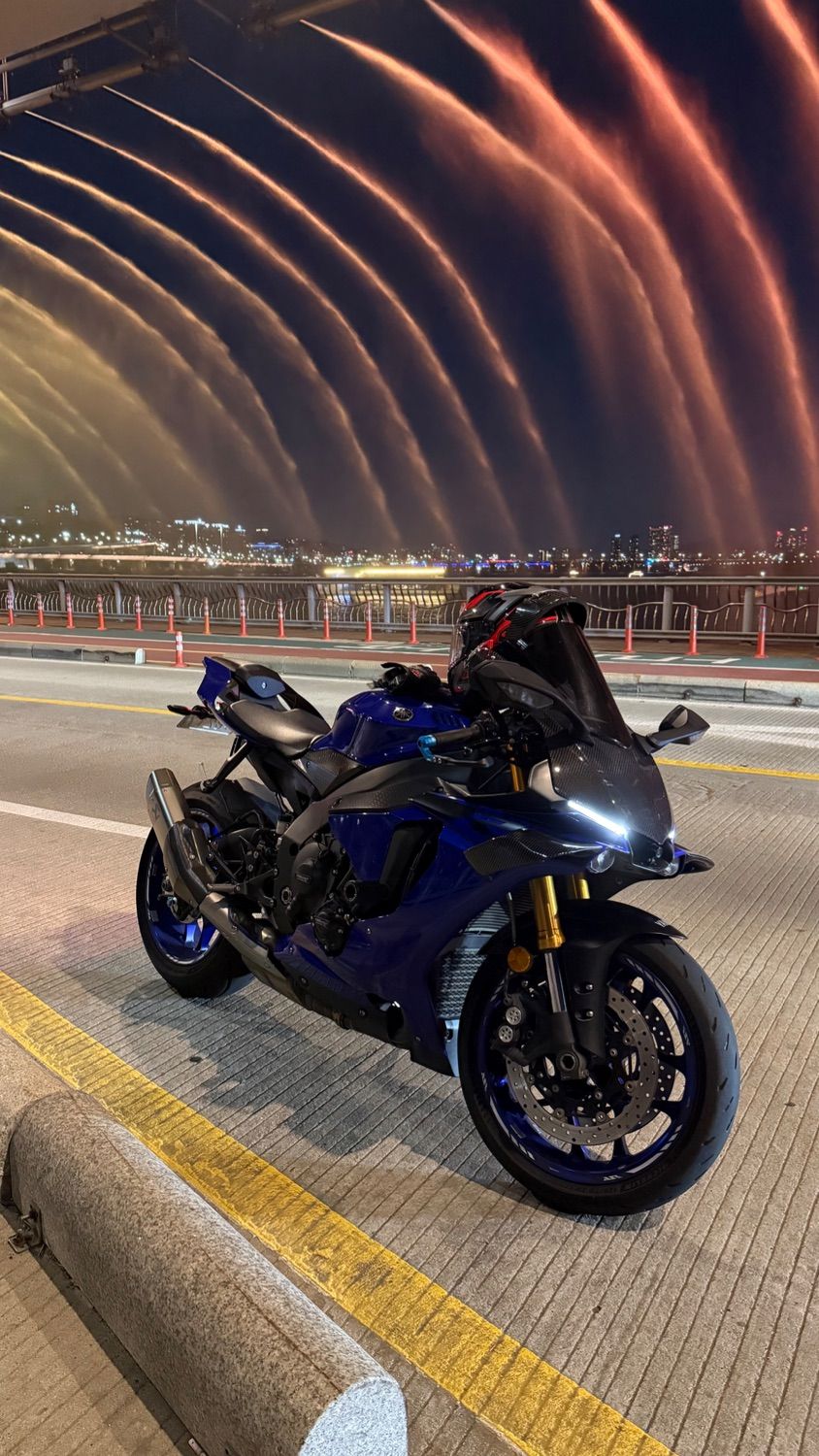 야마하 YZF R1 2018 블루 사진 2