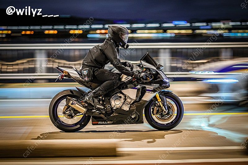 야마하 YZF R1 M thumb 2