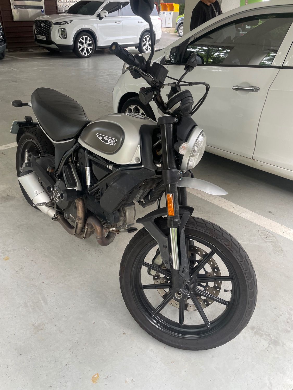 두카티 스크램블러 아이콘 thumb 2