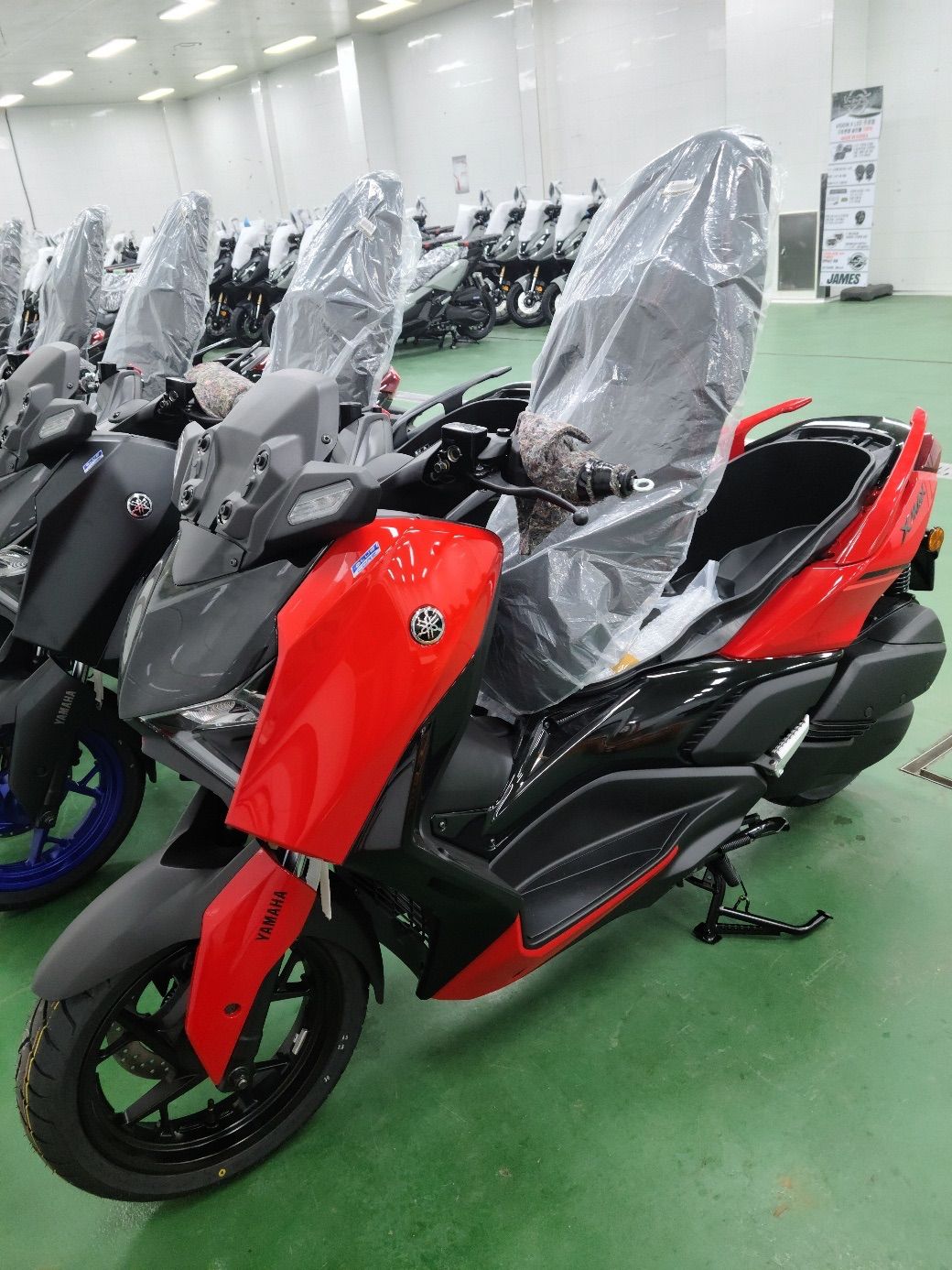 야마하 XMAX 300 ABS thumb 2