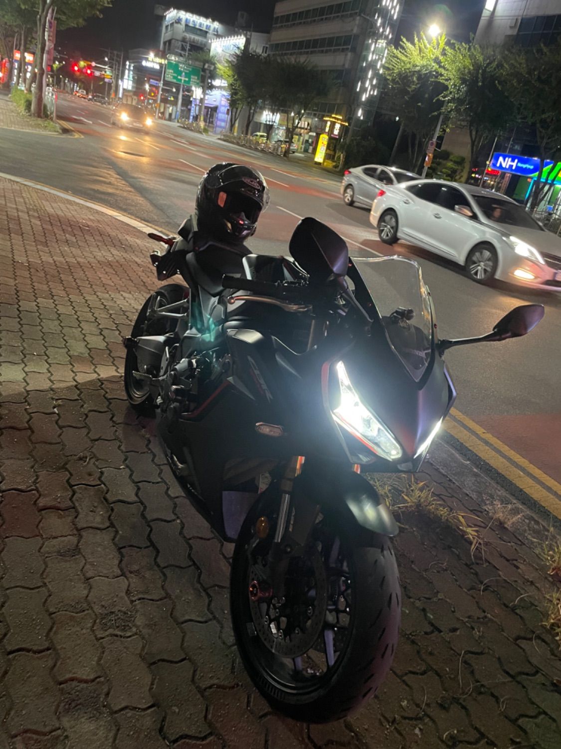 혼다 CBR 650 R MT thumb 2