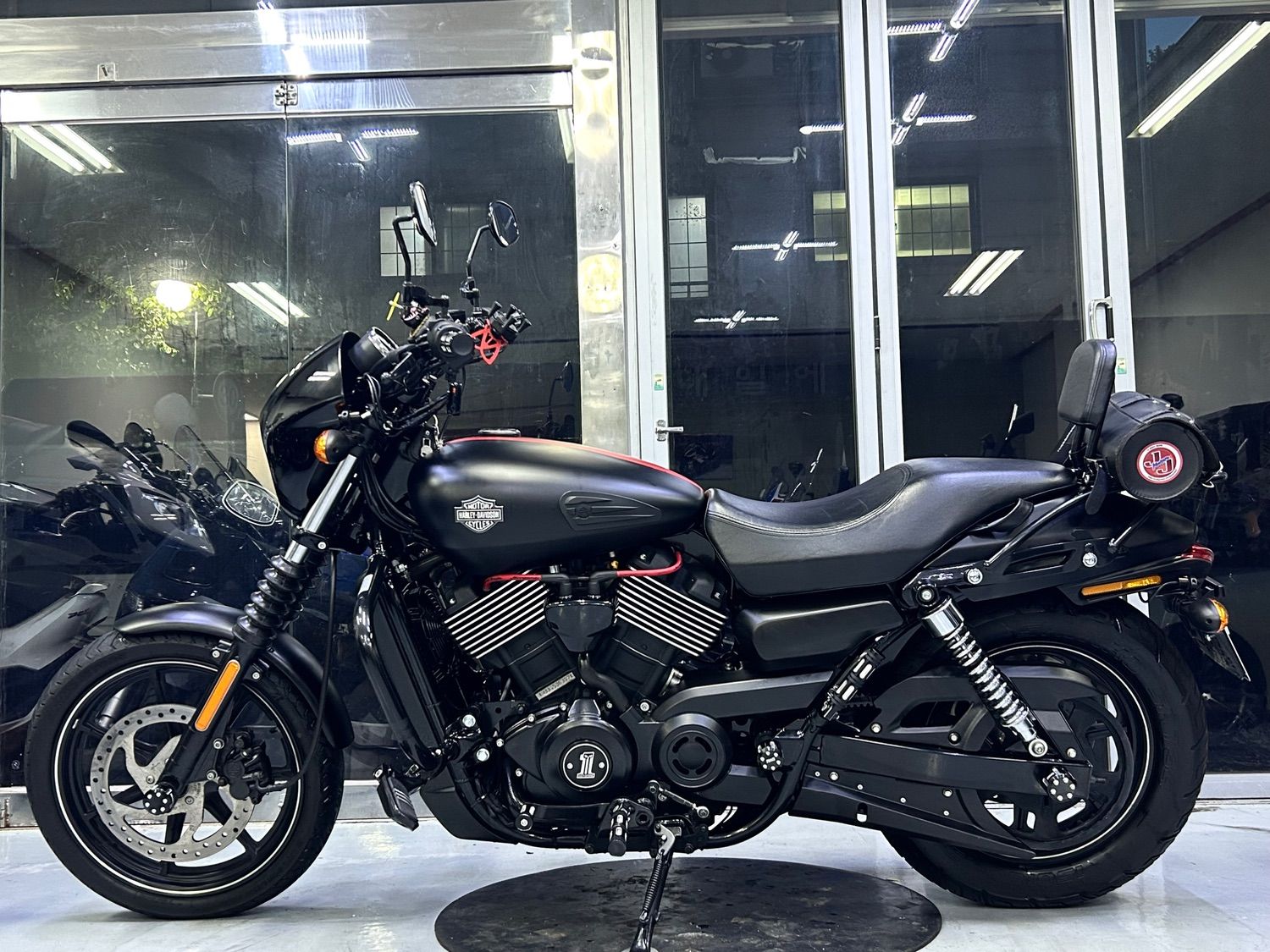 할리데이비슨 스트리트 750 thumb 2