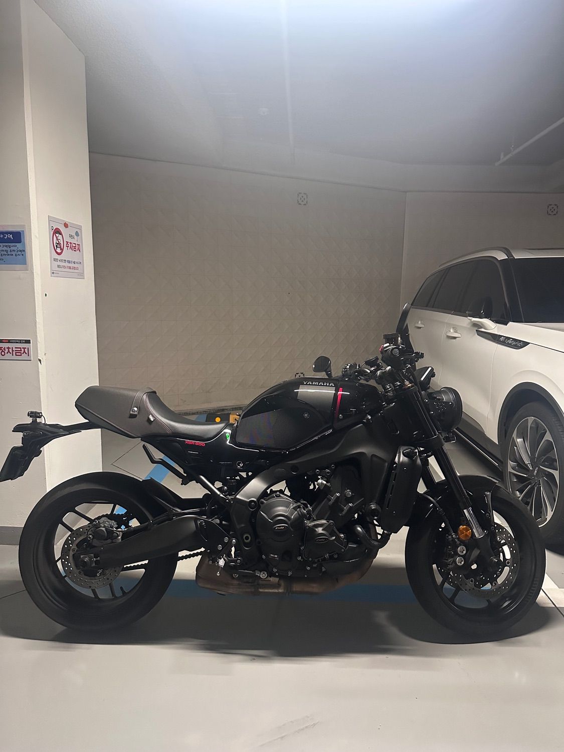 야마하 XSR 900 2023 블랙 사진 1