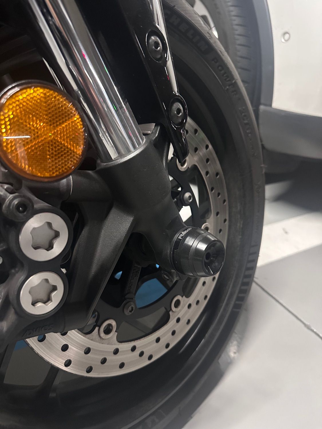 야마하 XSR 900 2023 블랙 사진 3