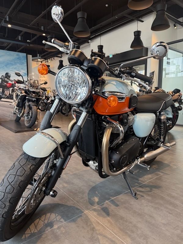 트라이엄프 본네빌 T100 2022 화이트 사진 2