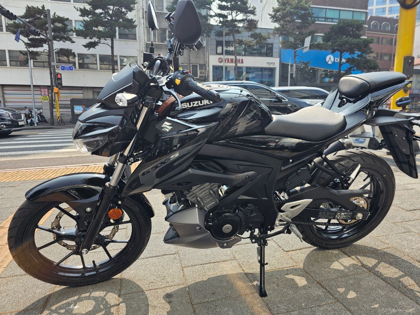 스즈키 GSX S 125 more