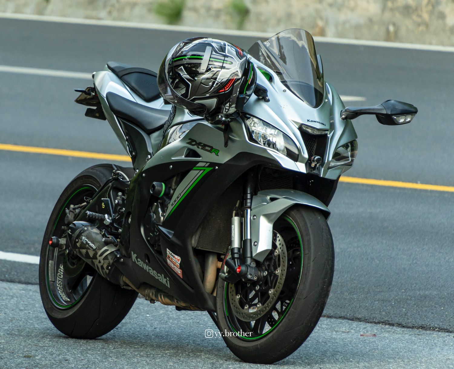 가와사키 닌자 ZX 10 R 2018 화이트 사진 1
