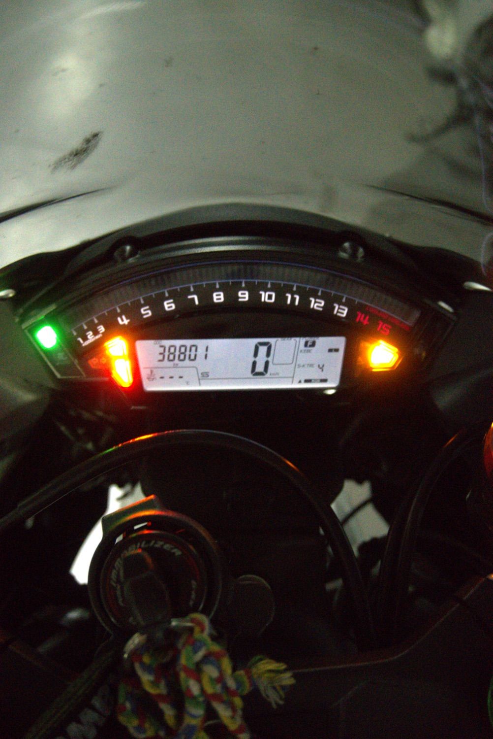 가와사키 닌자 ZX 10 R 2018 화이트 사진 2