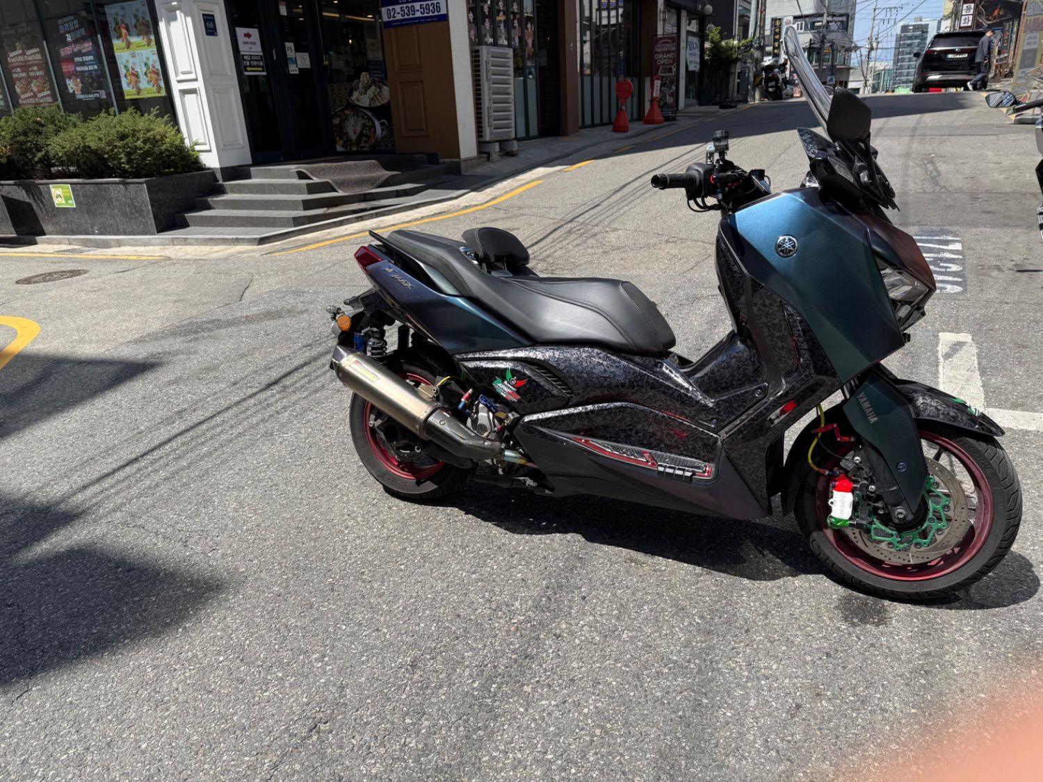 야마하 XMAX 300 ABS more