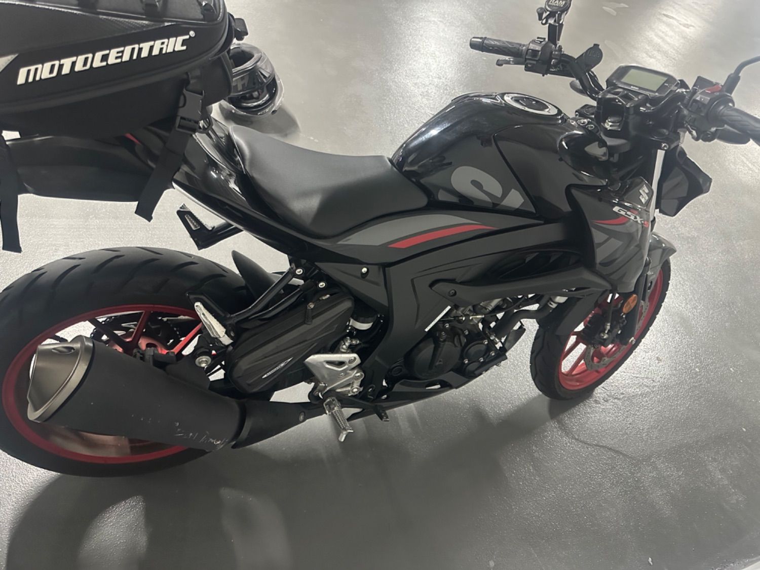 스즈키 GSX S 125 more