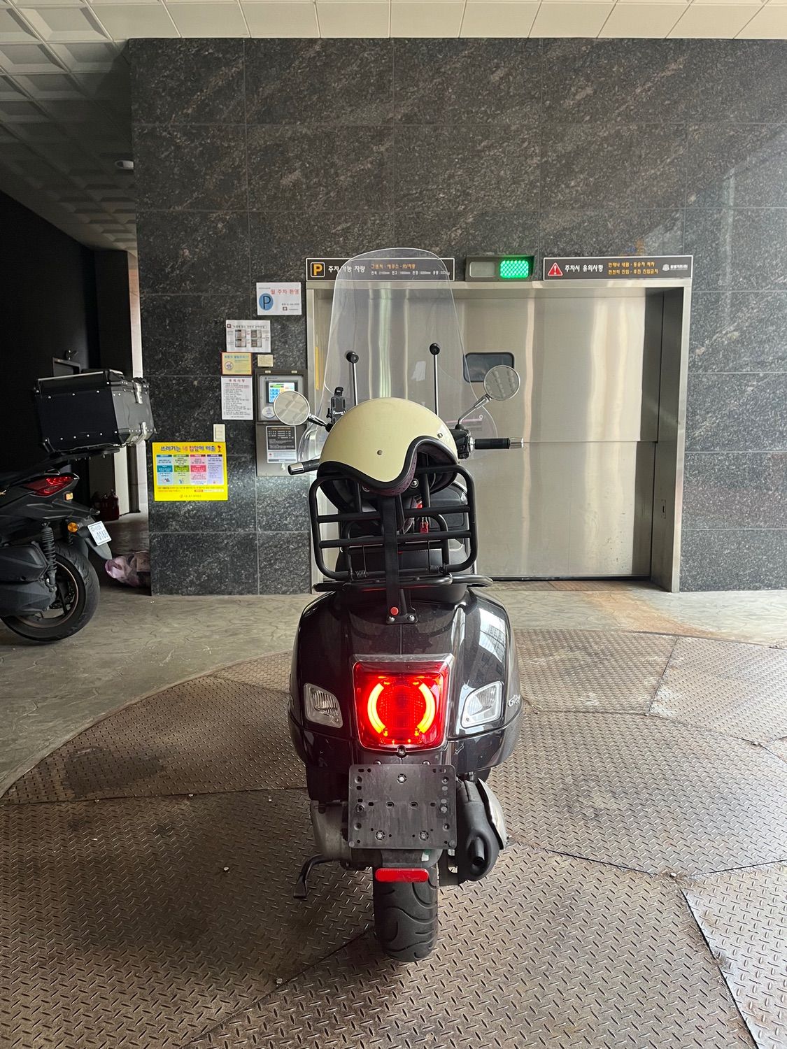 베스파 GTS 125 thumb 2