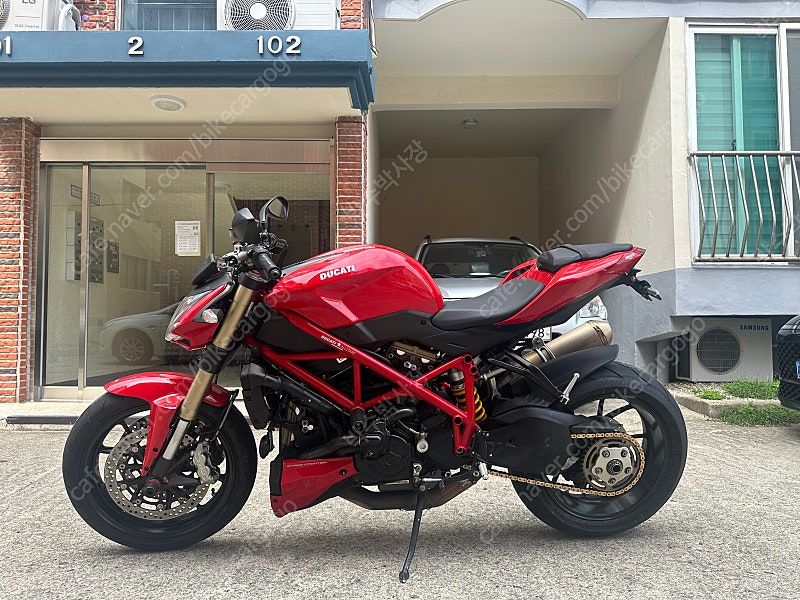두카티 스트리트파이터 848 thumb 2