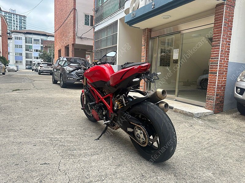 두카티 스트리트파이터 848 more