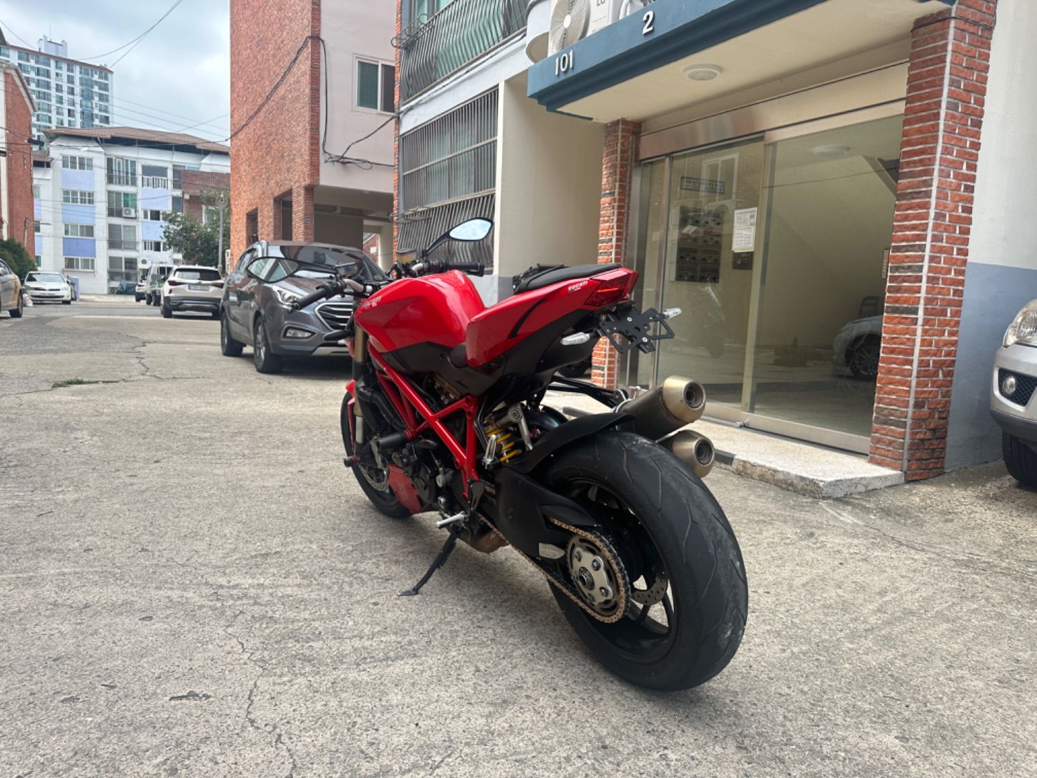 두카티 스트리트파이터 848 thumb 2