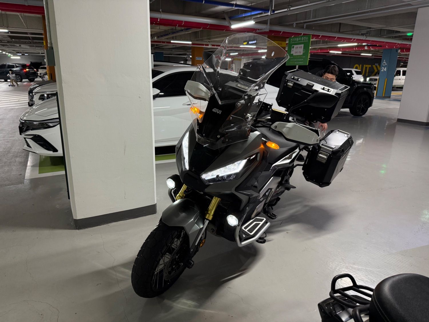 혼다 X ADV 2023 블랙 사진 1