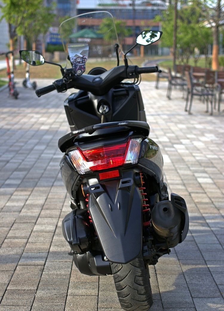 야마하 NMAX 125 more