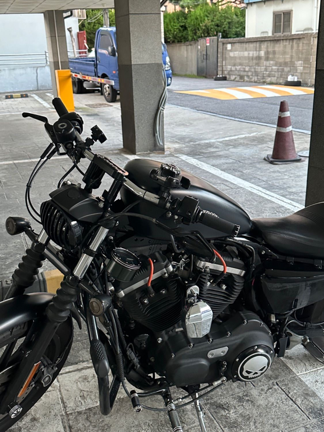 할리데이비슨 아이언 883 thumb 2