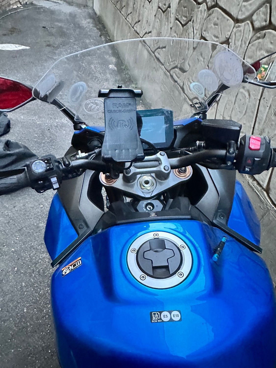 스즈키 GSX S 1000 GT more