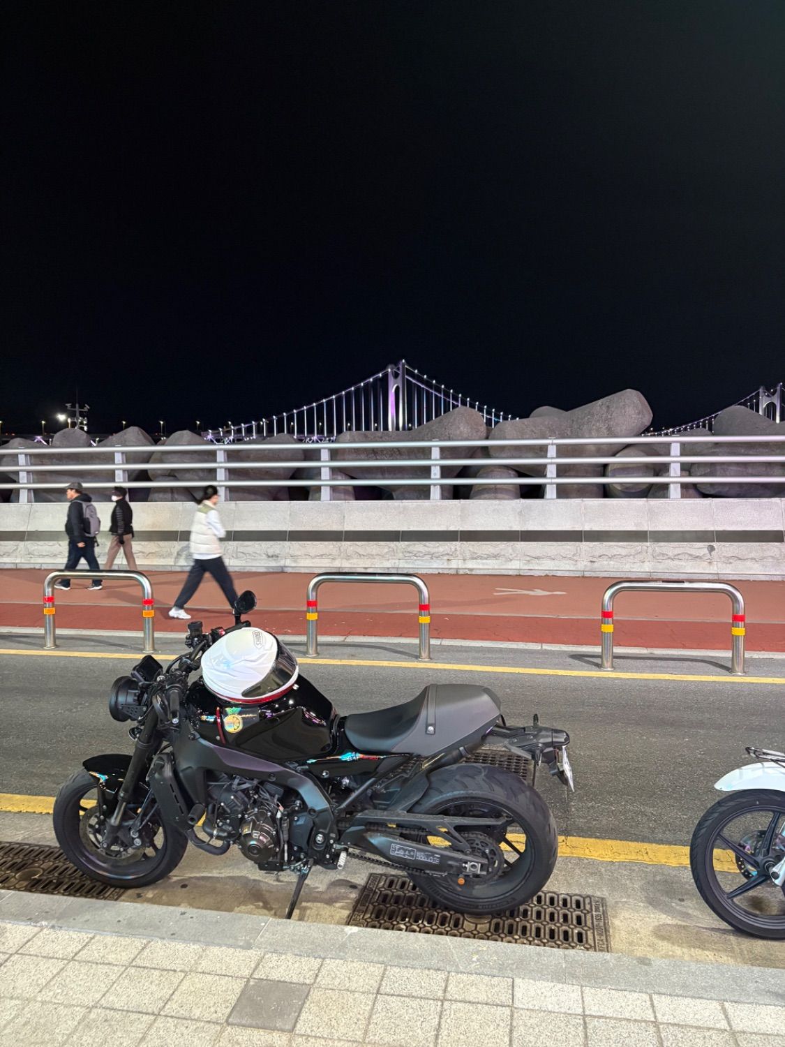 야마하 XSR 900 2022 블랙 사진 2