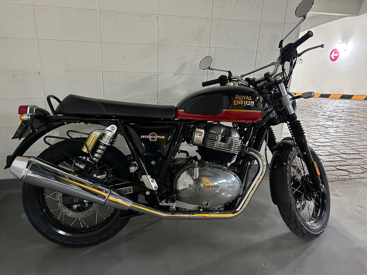 로얄엔필드 인터셉터 650 main