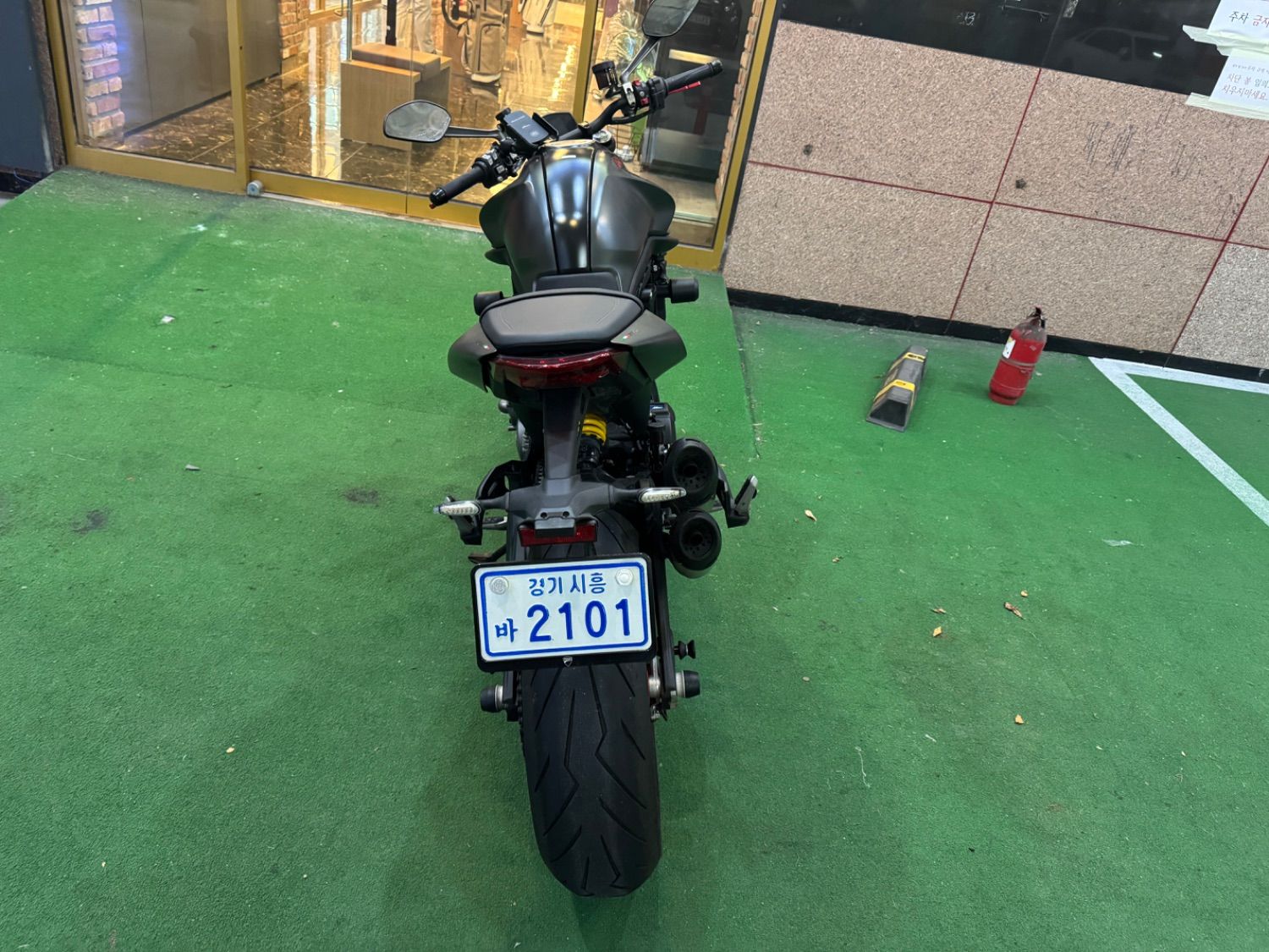 두카티 몬스터 937 2021 블랙 사진 3