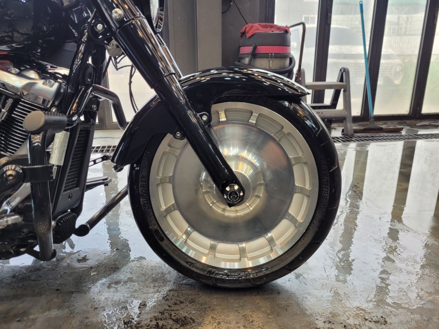 할리데이비슨 배드보이 more