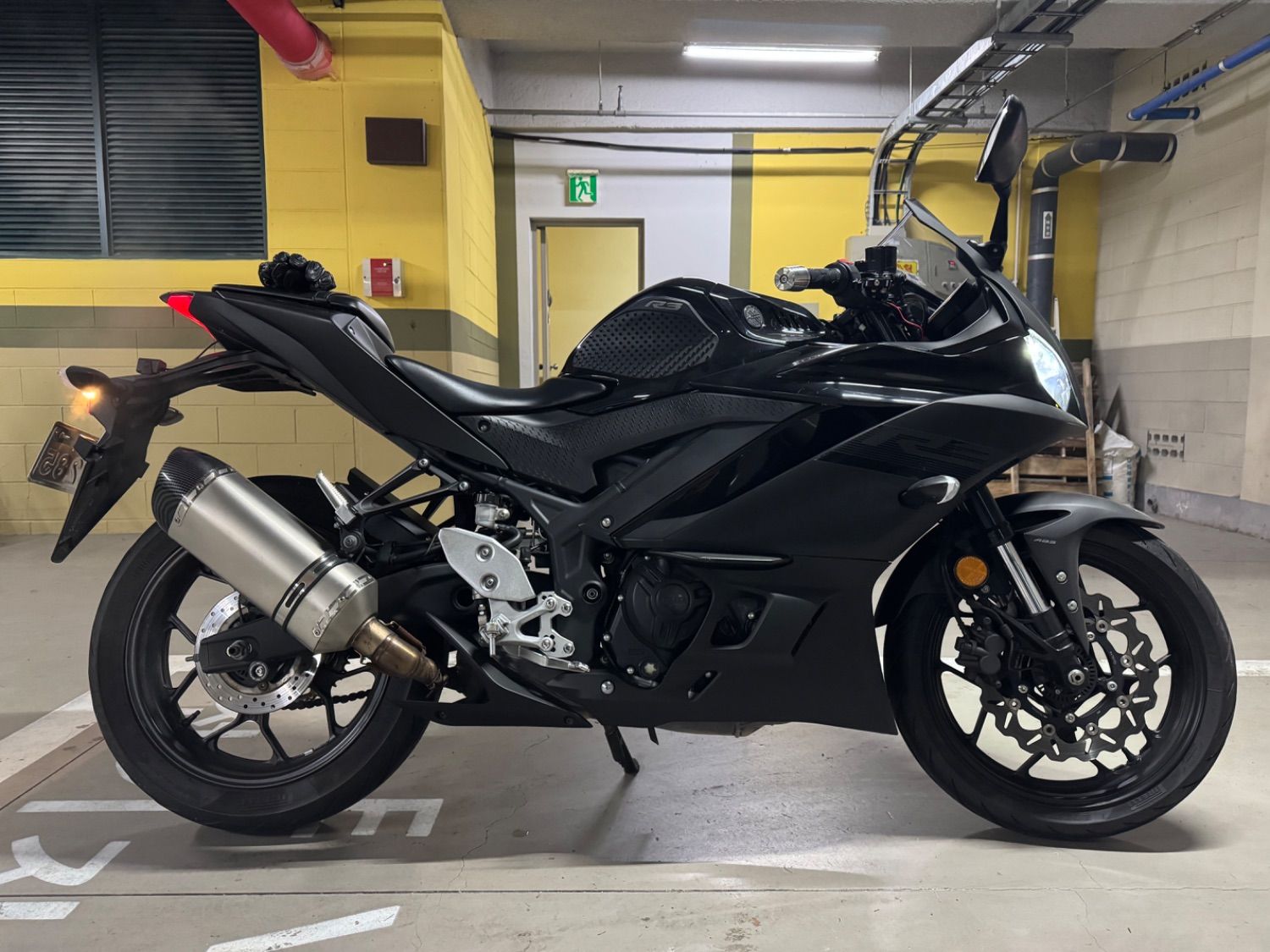 야마하 YZF R3 thumb 2