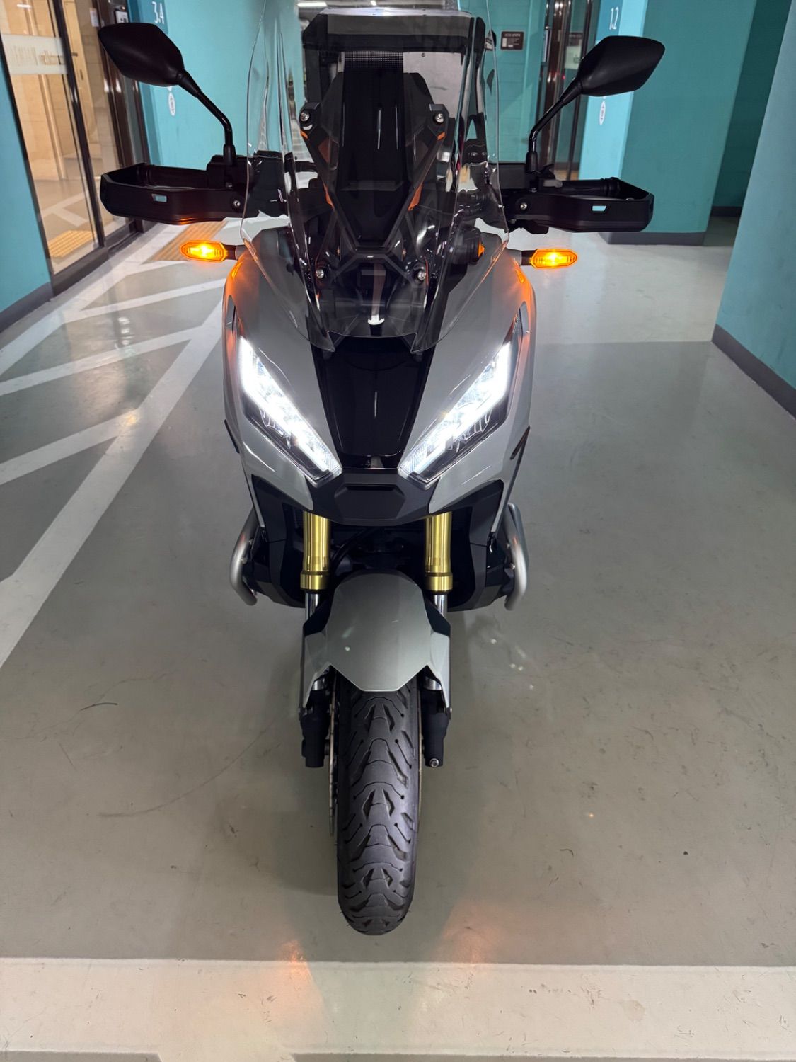 혼다 X ADV 2023 건메탈 사진 2