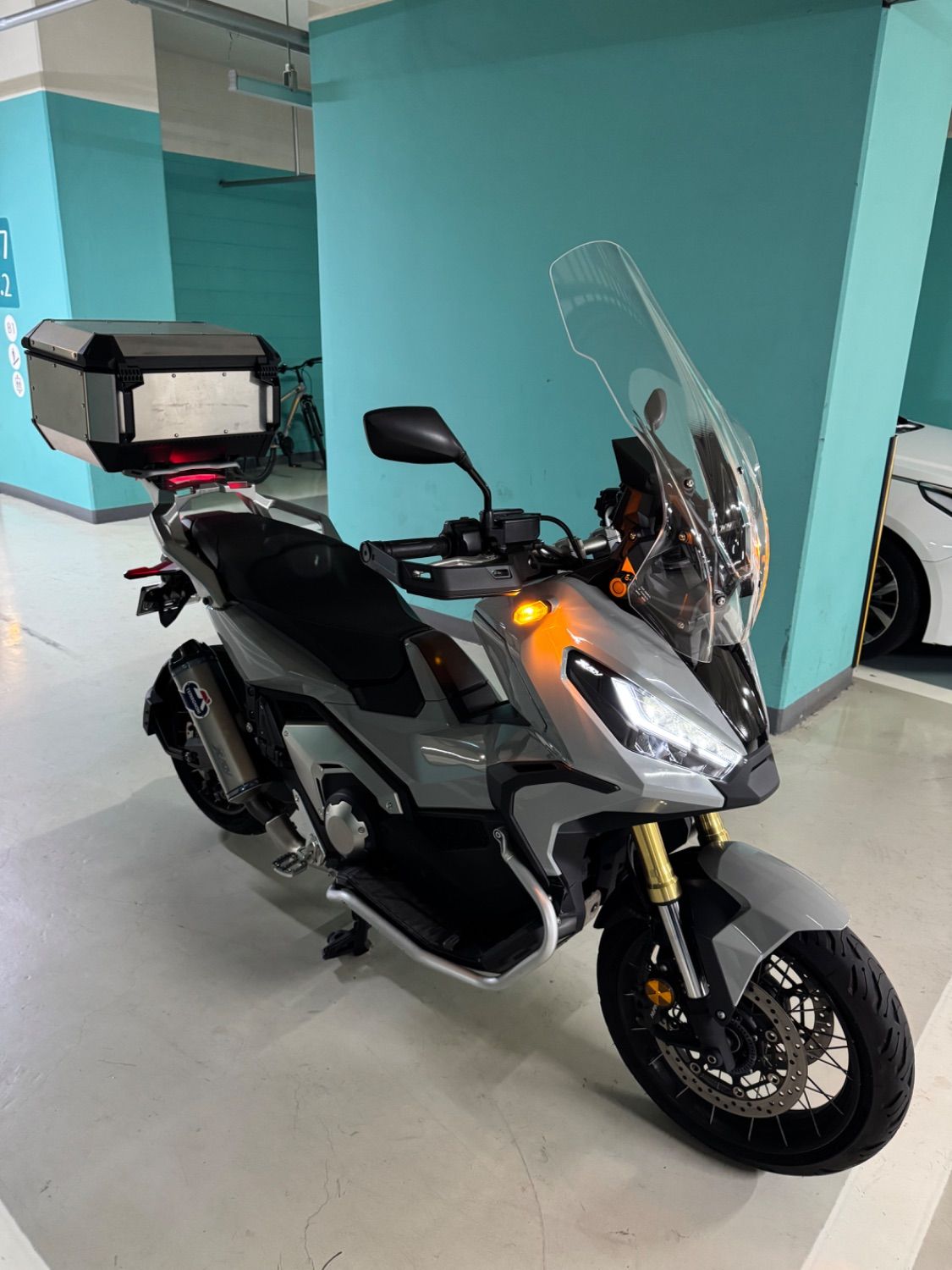 혼다 X ADV 2023 건메탈 사진 1