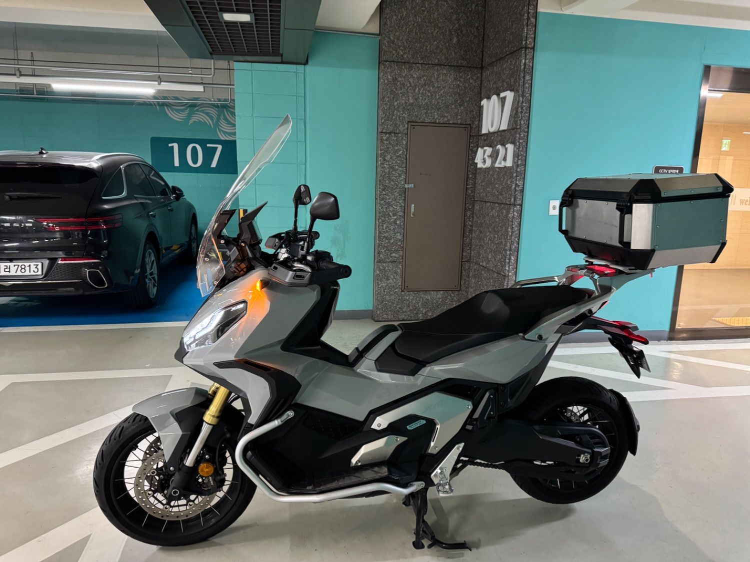 혼다 X ADV 2023 건메탈 사진 4