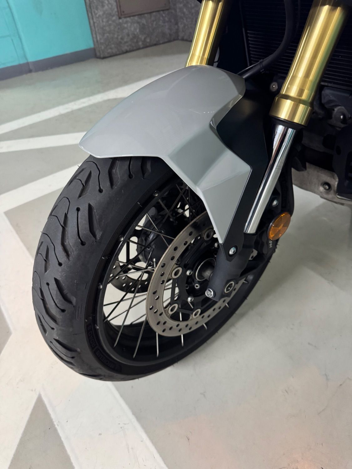 혼다 X ADV 2023 건메탈 사진 6