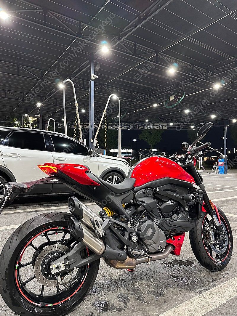 두카티 몬스터 937 more