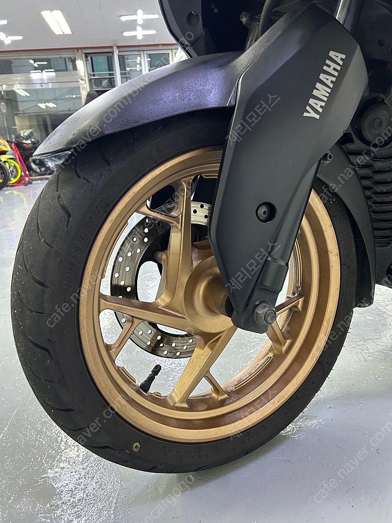 야마하 XMAX 300 ABS more