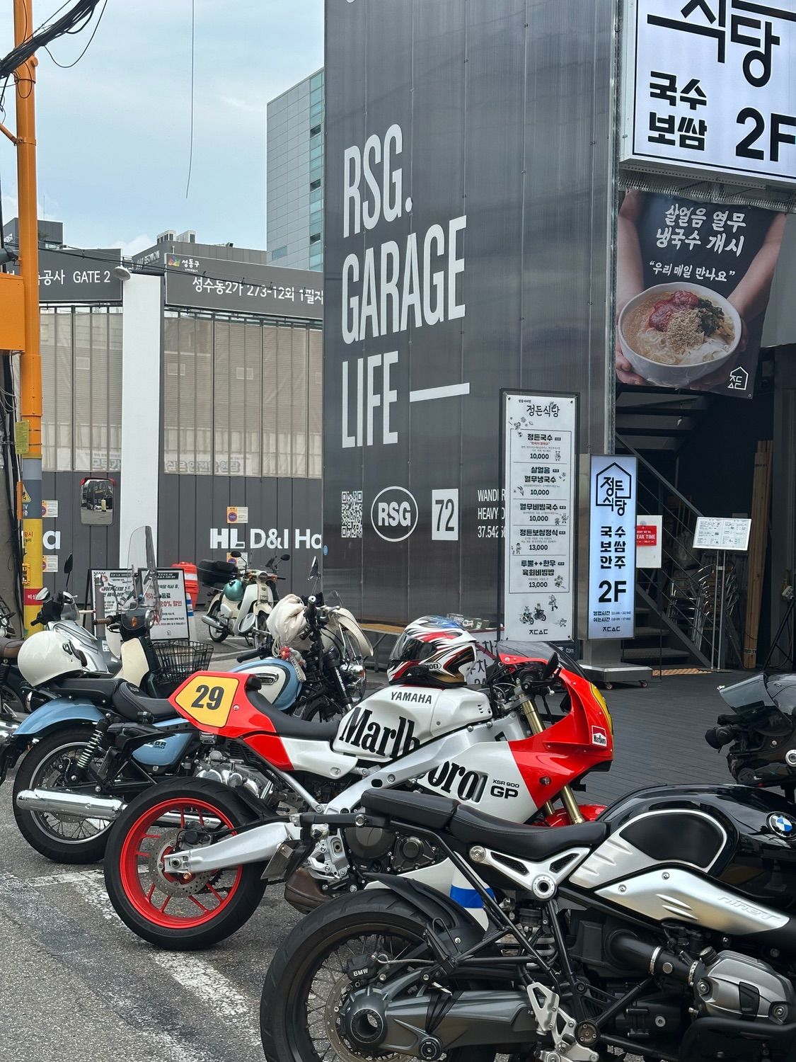 야마하 XSR 900 GP 2024 레드 사진 3