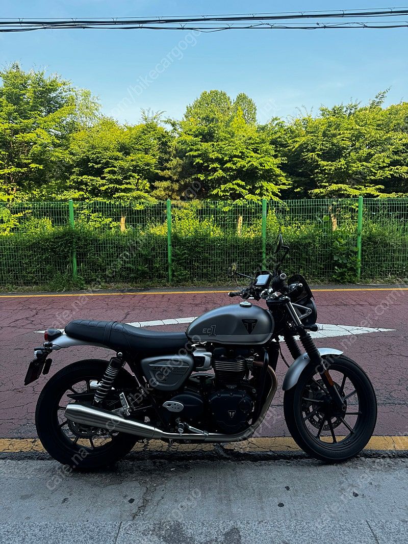 트라이엄프 스트리트 트윈 900 thumb 2