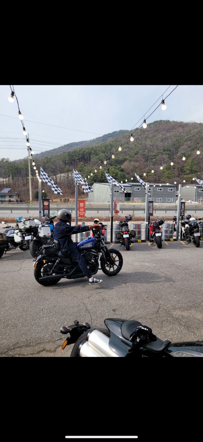 할리데이비슨 아이언 883 more