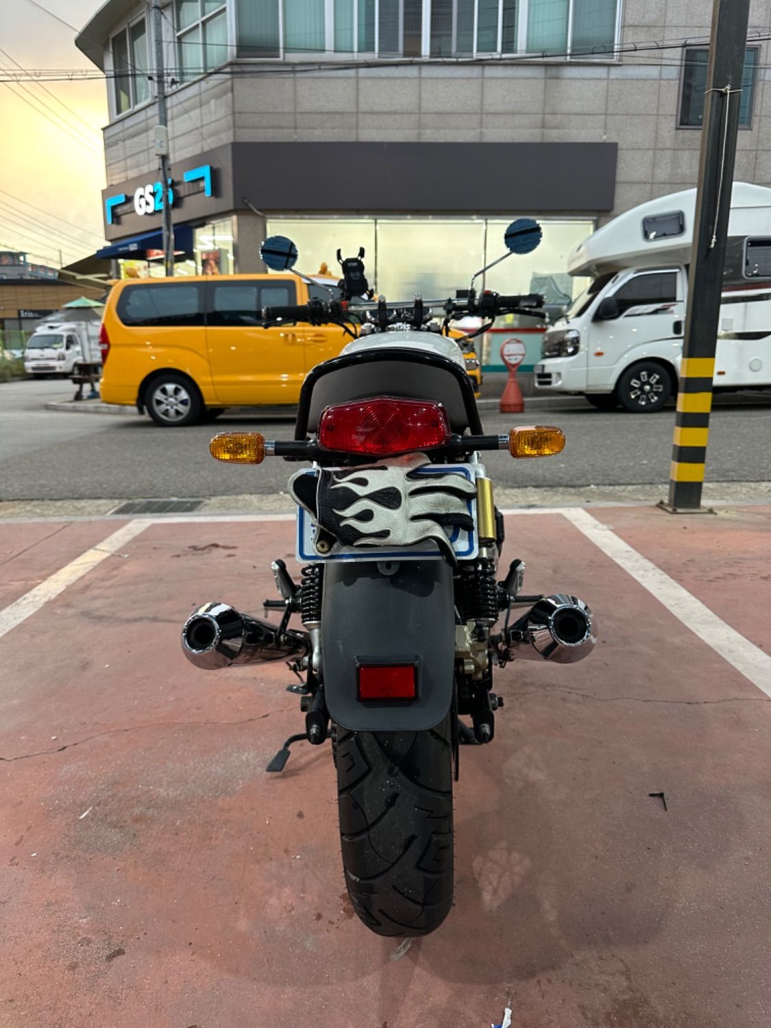 로얄엔필드 인터셉터 650 more