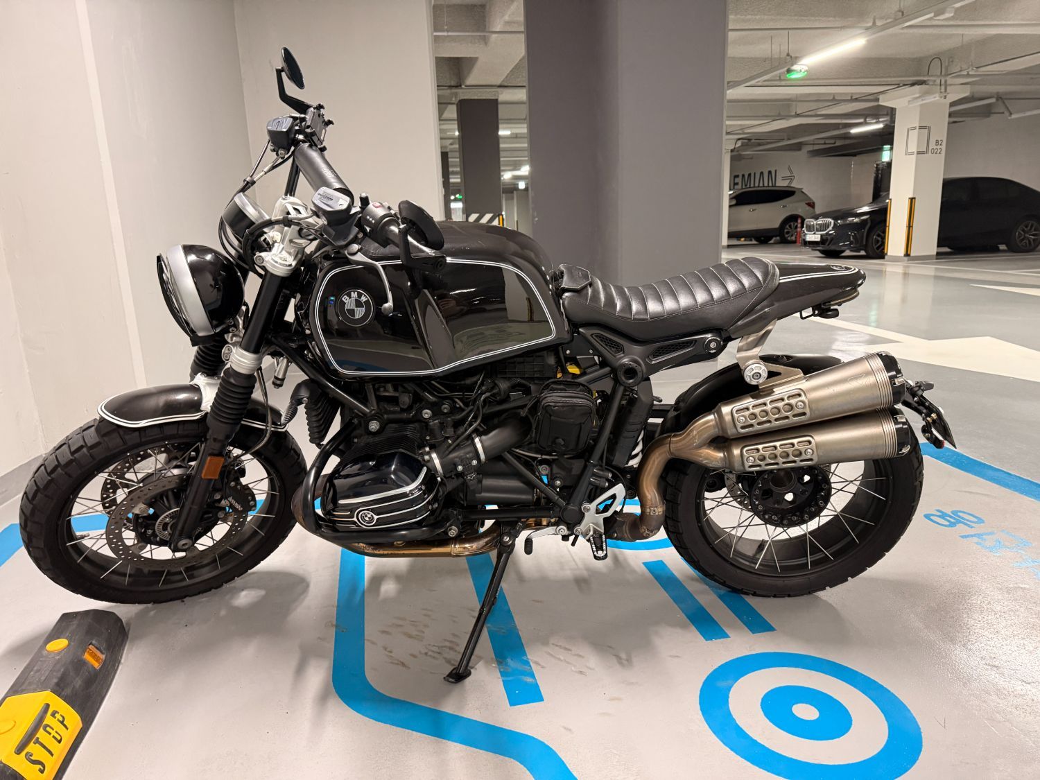 BMW R nine T 스크램블러 2018 블랙 사진 1