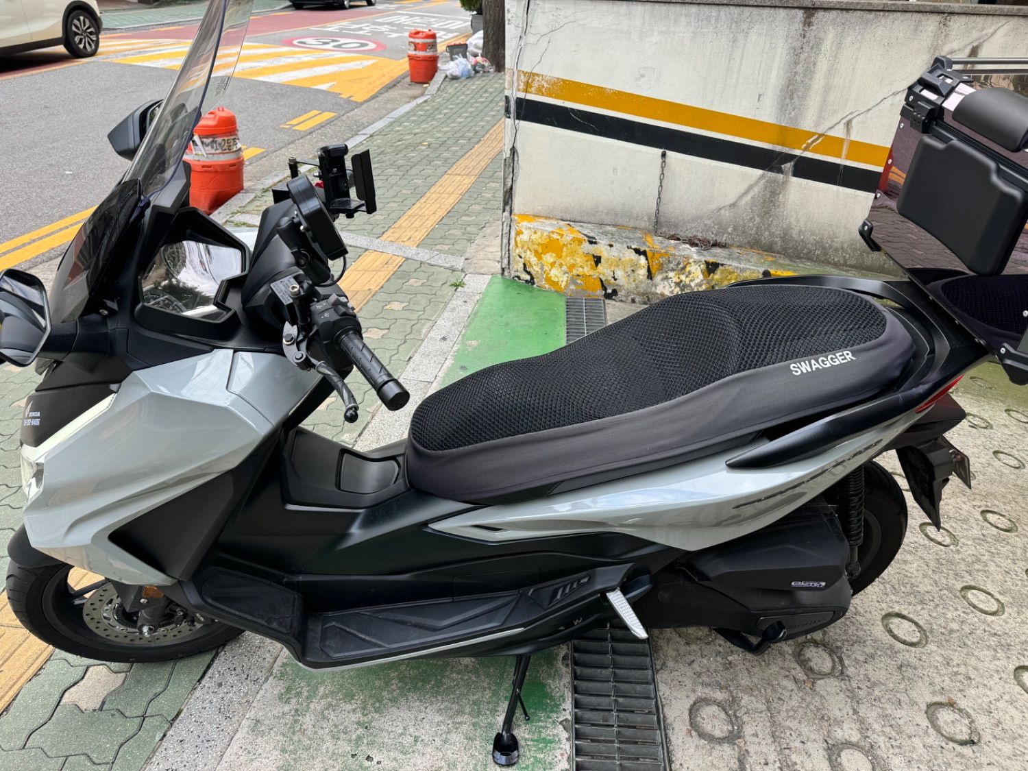 혼다 포르자 350 more