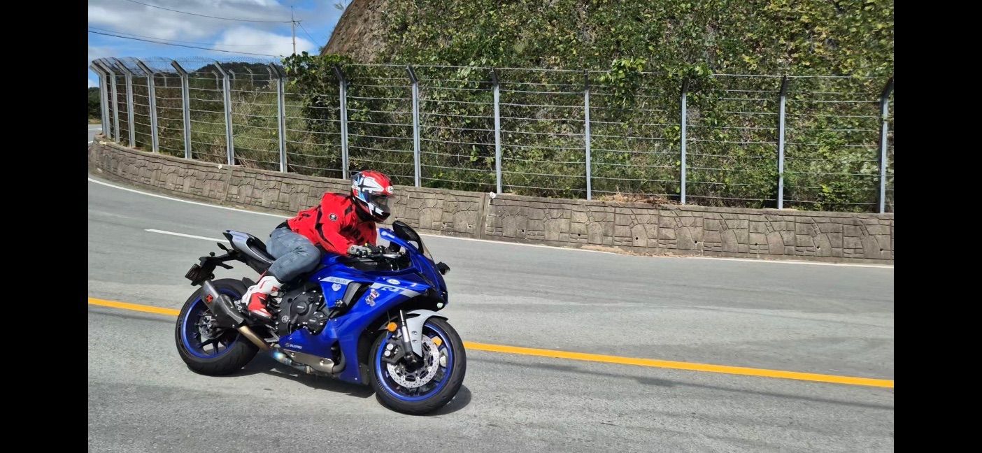 야마하 YZF R1 thumb 2