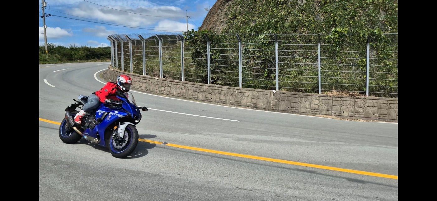 야마하 YZF R1 more