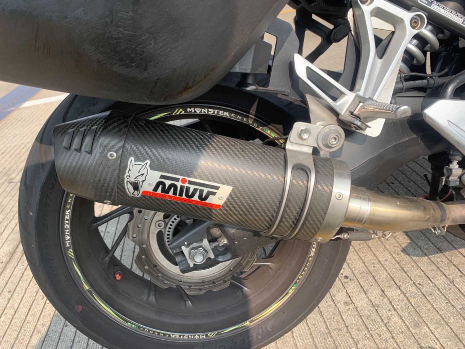 혼다 CB 650 F 2018 실버 사진 1