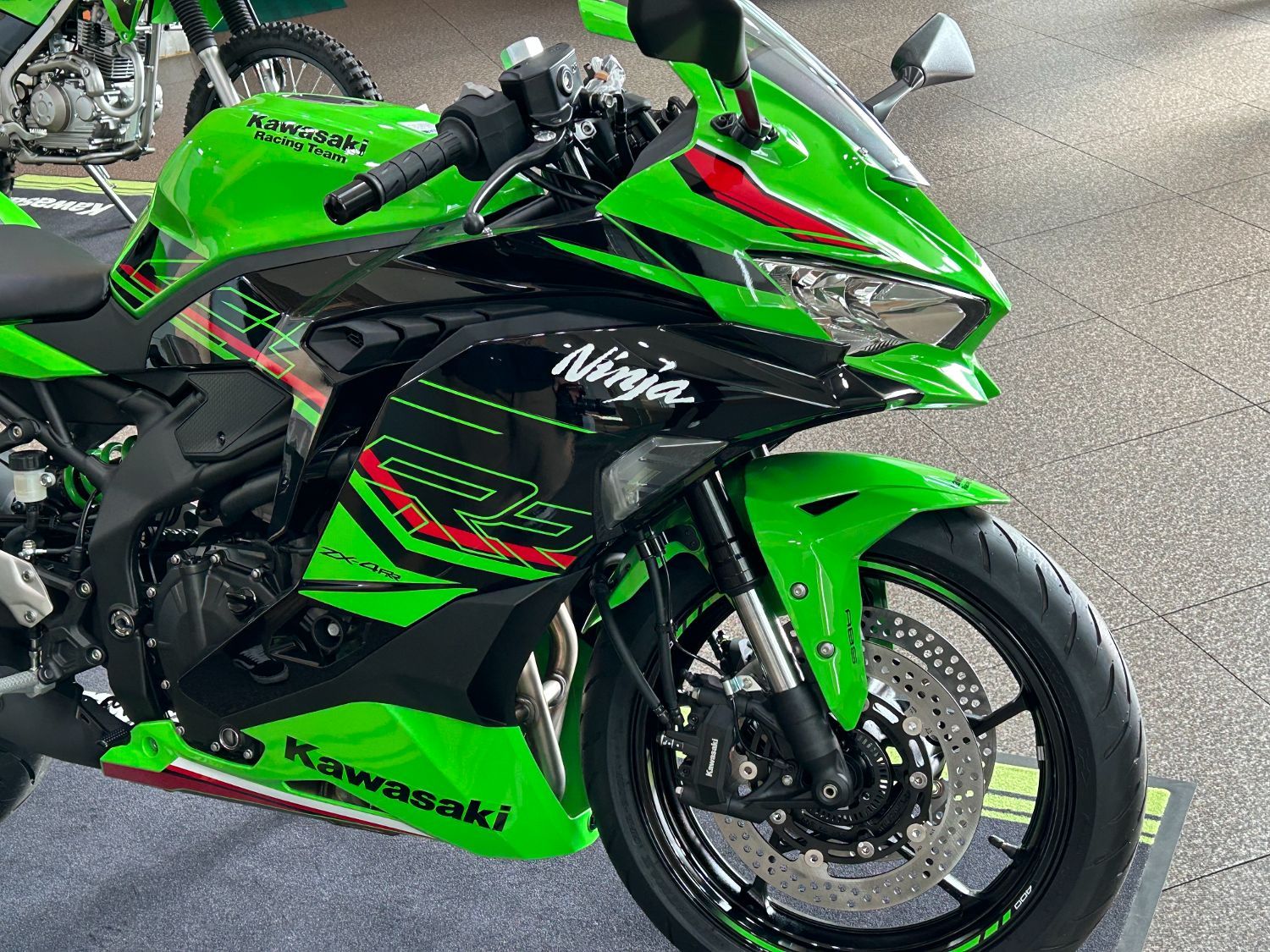 가와사키 ZX-4RR thumb 2