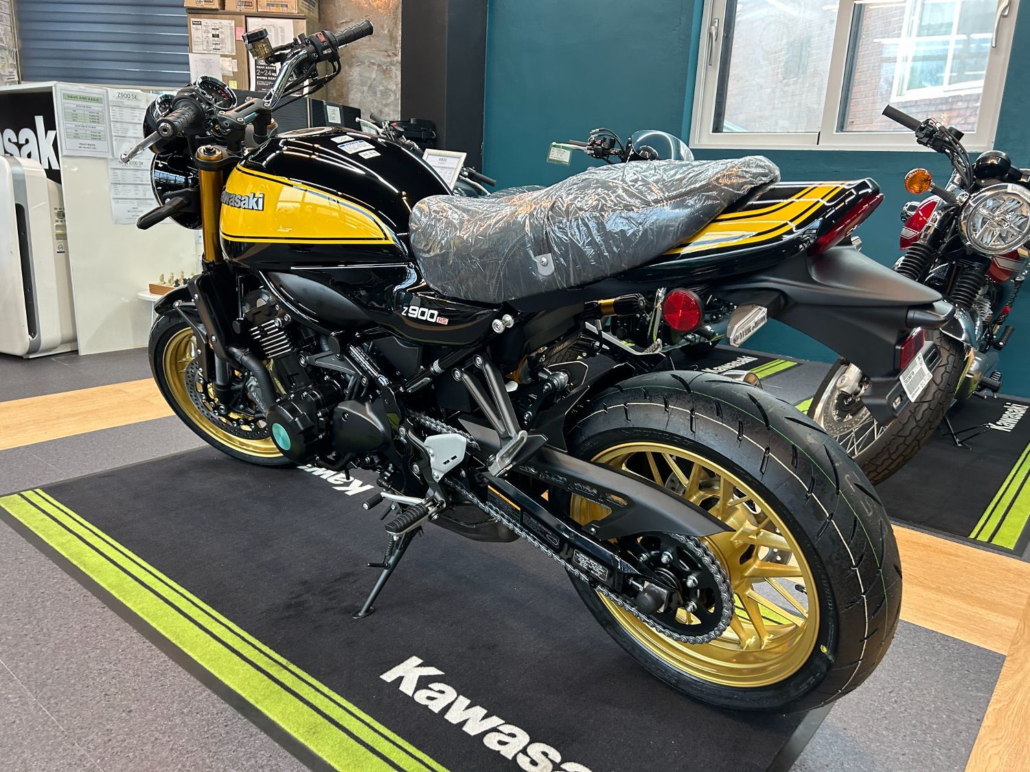 가와사키 Z 900 RS SE more